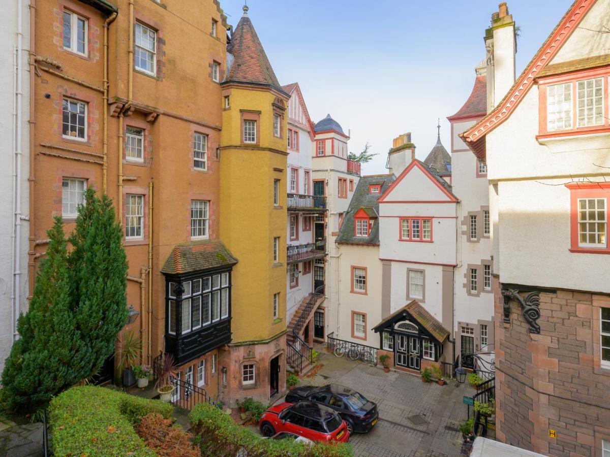 Pass The Keys Historic Ramsay Garden Apt With Balcony Views เอดินบะระ ภายนอก รูปภาพ
