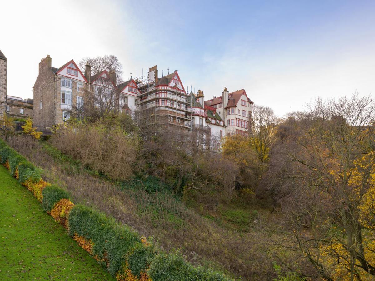 Pass The Keys Historic Ramsay Garden Apt With Balcony Views เอดินบะระ ภายนอก รูปภาพ